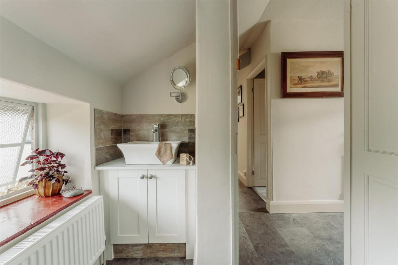 Appartamento The Stables - Charming 15Th-Century Rural Bolthole Newton Abbot Esterno foto